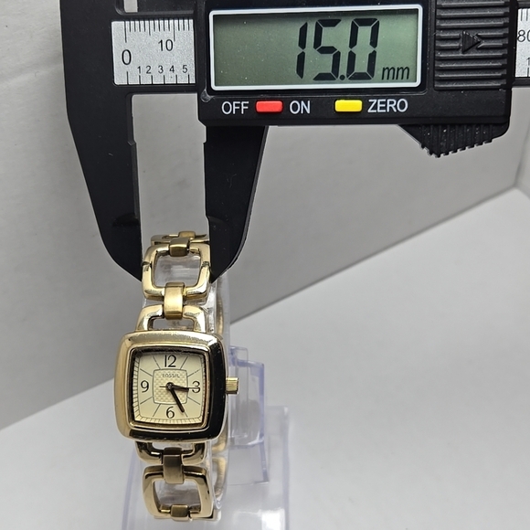 Womens Fossil Gold Tone 24mm Watch Geometric New Battery ES-2270 - Picture 5 of 9